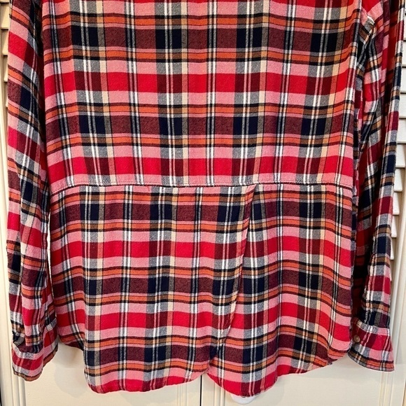 LUCKY BRAND, LONG SLEEVE, RED PLAID, BUTTON DOWN SHIRT. 100% RAYON. SIZE M. - Picture 6 of 6